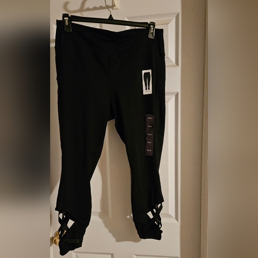 NWT Women's Black Leggings with criss-cross cut-outs / XXL